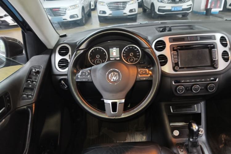 Used Volkswagen Tiguan 2013 2.0 TSI Automatic All-Wheel Drive Luxury Edition Steering Wheel
