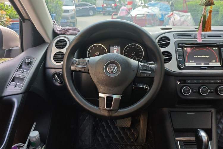 Used Volkswagen Tiguan 2013 1.8TSI Automatic All-Wheel-Drive Comfort Edition Steering Wheel