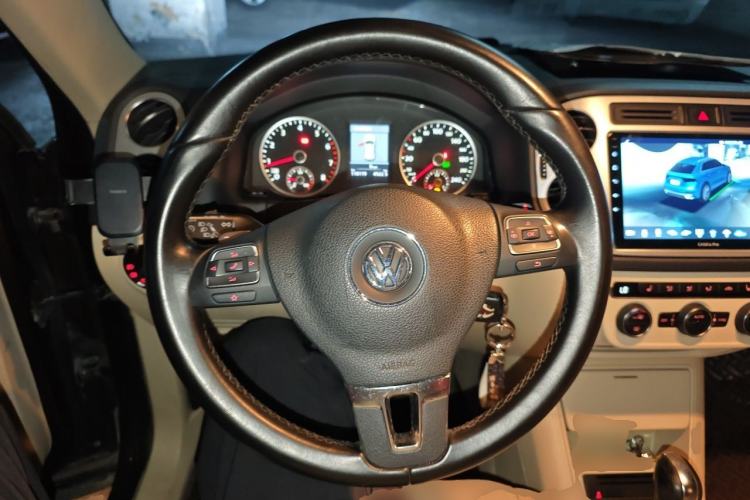 Used Volkswagen Tiguan 2013 1.8 TSI Automatic All-Wheel Drive Luxury Model Steering Wheel
