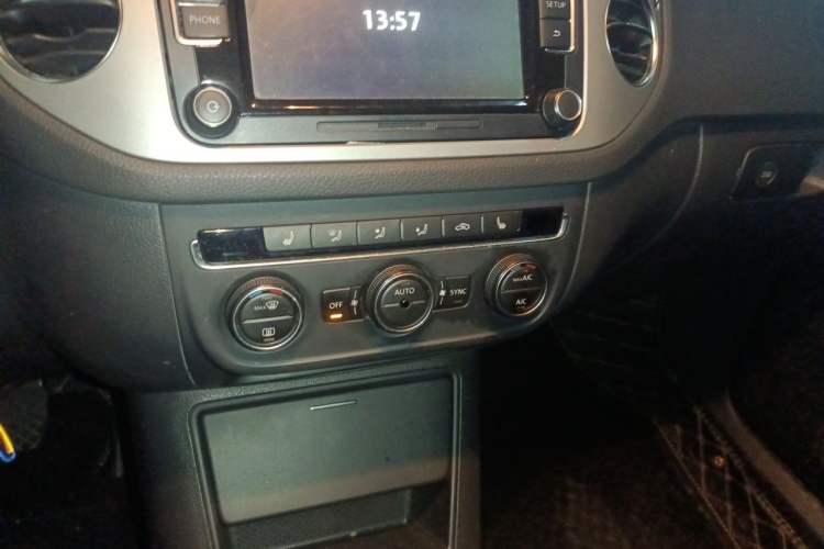 Used Volkswagen Tiguan 2014 1.8TSI Automatic 2WD 30th Anniversary Edition Audio And AC Panel