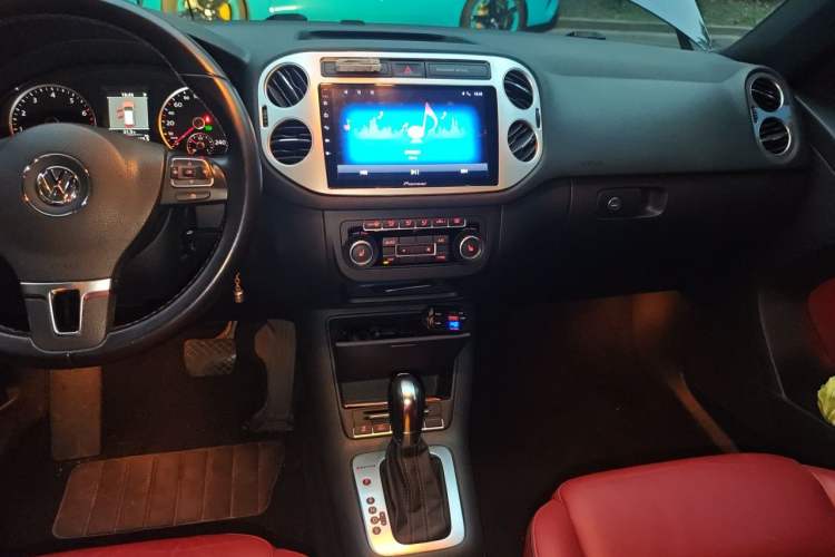 Used Volkswagen Tiguan 2014 2.0 TSI Exclusive Edition Audio And AC Panel