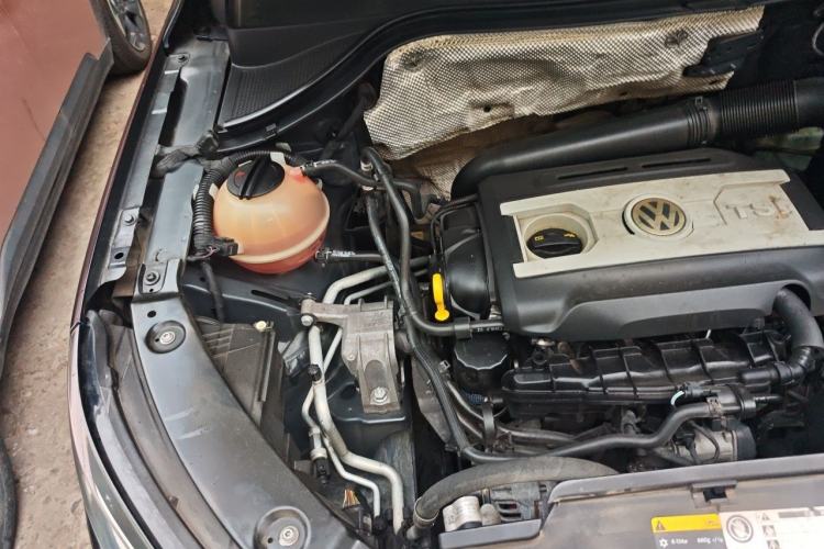 Used Volkswagen Tiguan 2014 2.0 TSI Exclusive Edition Engine Bay Right
