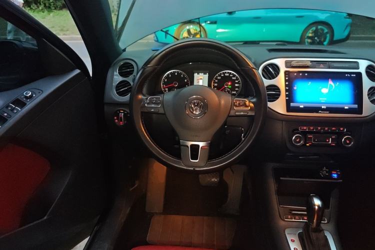 Used Volkswagen Tiguan 2014 2.0 TSI Exclusive Edition Steering Wheel