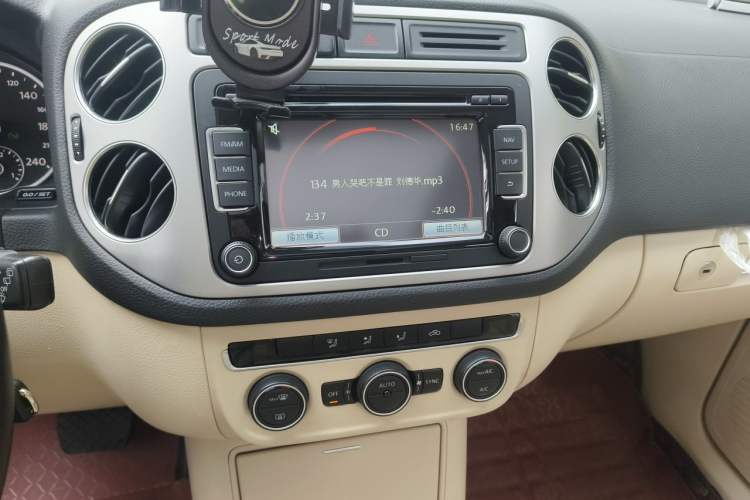 Used Volkswagen Tiguan 2014 1.8TSI Automatic 2WD 30th Anniversary Edition Audio And AC Panel
