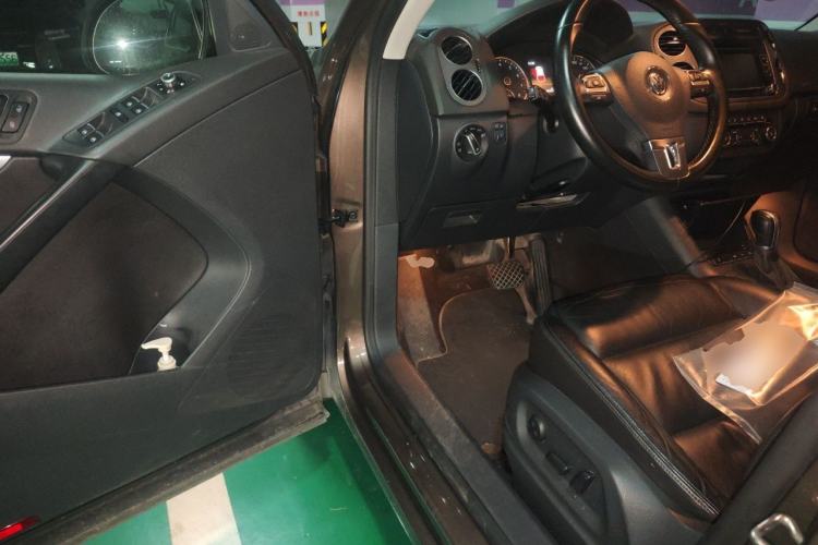 Used Volkswagen Tiguan 2014 2.0 TSI Exclusive Edition Driver Seat