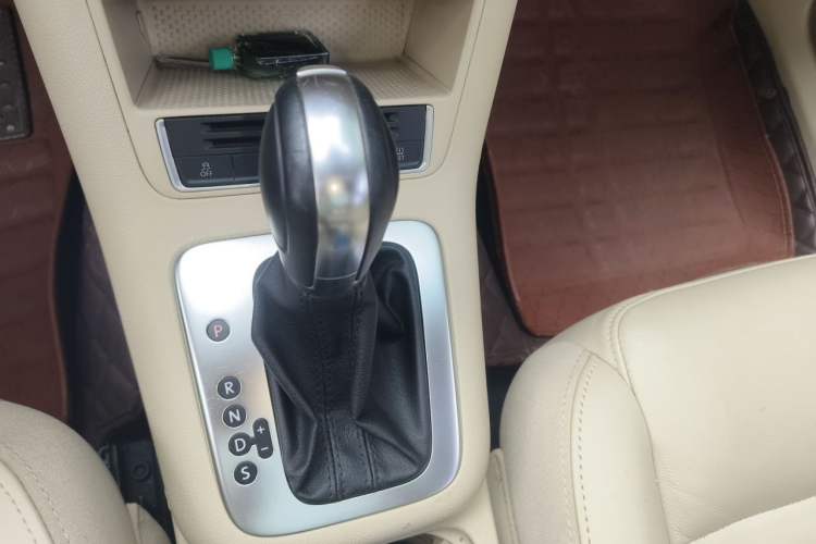 Used Volkswagen Tiguan 2014 1.8TSI Automatic 2WD 30th Anniversary Edition Gear Lever