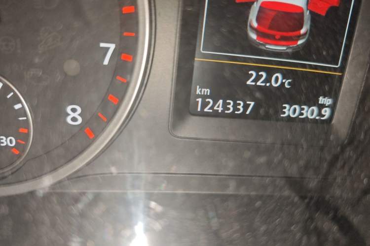 Used Volkswagen Tiguan 2014 2.0 TSI Exclusive Edition Odometer Close Up