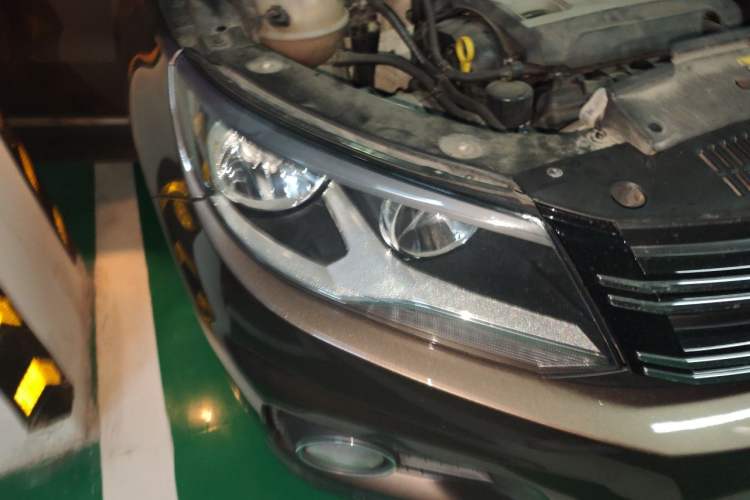 Used Volkswagen Tiguan 2014 2.0 TSI Exclusive Edition Right Front Headlight