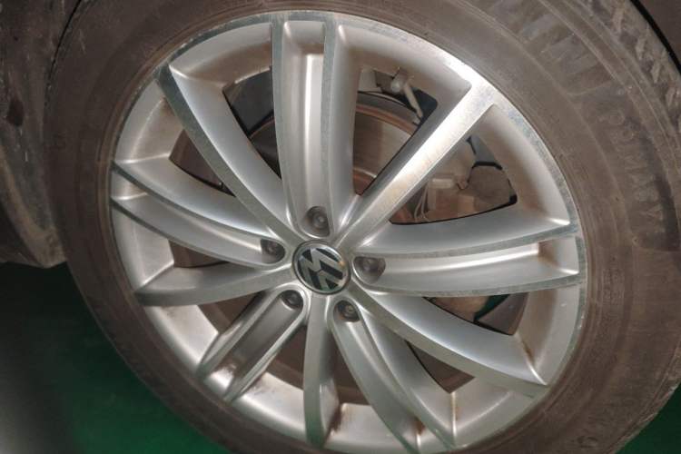 Used Volkswagen Tiguan 2014 2.0 TSI Exclusive Edition Right Front Wheel Hub