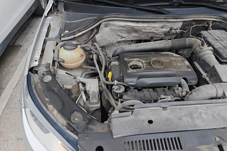 Used Volkswagen Tiguan 2014 2.0 TSI Exclusive Edition Engine Bay Right