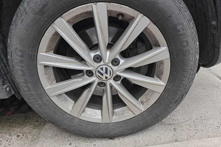 Used Volkswagen Tiguan 2014 2.0 TSI Exclusive Edition Right Front Wheel Hub