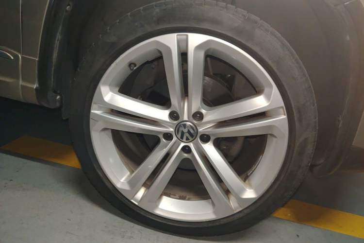 Used Volkswagen Tiguan 2014 2.0 TSI Exclusive Edition Right Front Wheel Hub