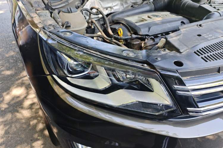 Used Volkswagen Tiguan 2014 1.8TSI Automatic 2WD 30th Anniversary Edition Right Front Headlight