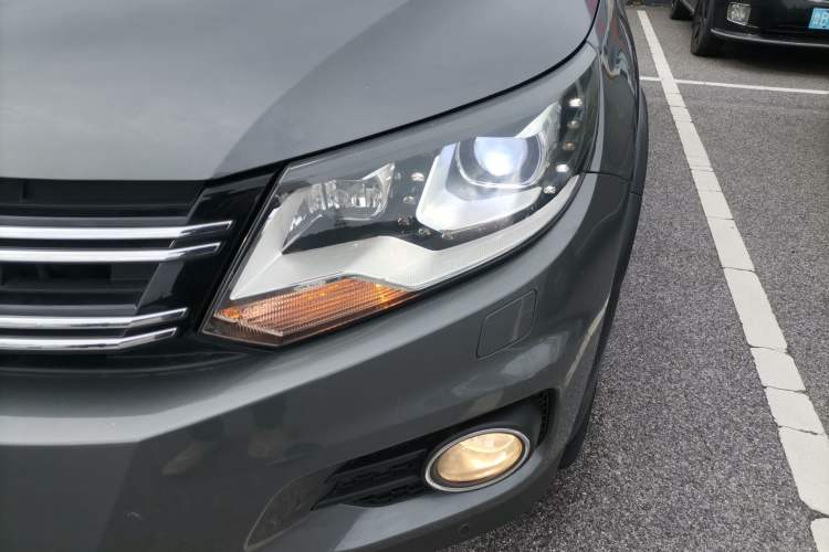 Used Volkswagen Tiguan 2014 2.0 TSI Exclusive Edition Left Front Headlight