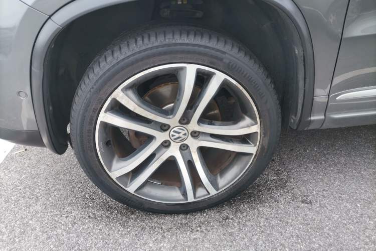 Used Volkswagen Tiguan 2014 2.0 TSI Exclusive Edition Left Front Wheel Hub