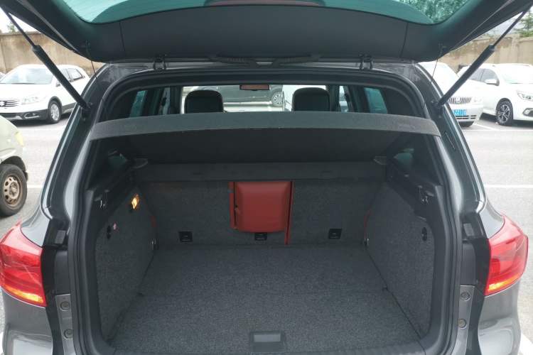 Used Volkswagen Tiguan 2014 2.0 TSI Exclusive Edition Trunk