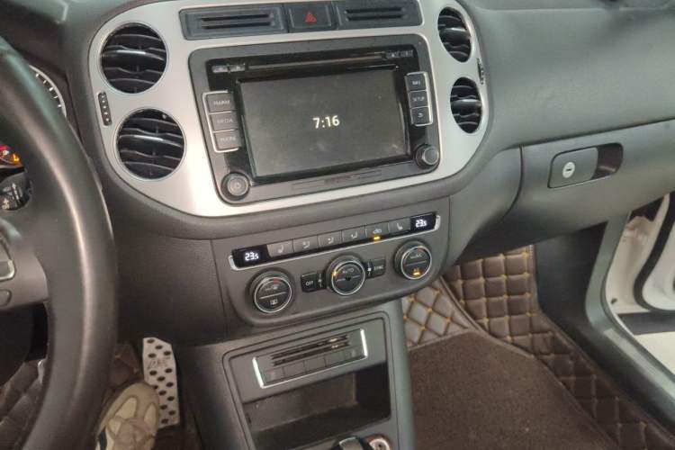 Used Volkswagen Tiguan 2014 1.8TSI Automatic 2WD 30th Anniversary Edition Audio And AC Panel