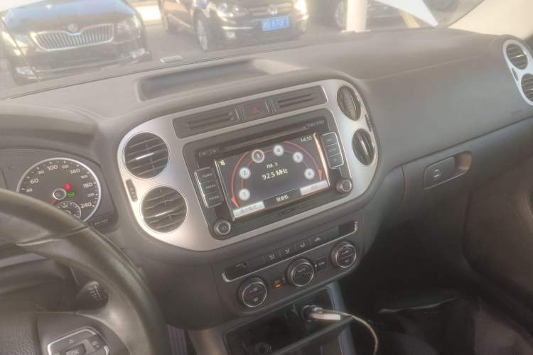 Used Volkswagen Tiguan 2014 1.8TSI Automatic 2WD 30th Anniversary Edition Audio And AC Panel