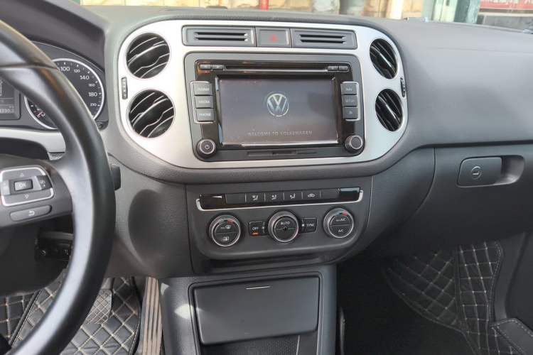 Used Volkswagen Tiguan 2014 1.8TSI Automatic 2WD 30th Anniversary Edition Audio And AC Panel
