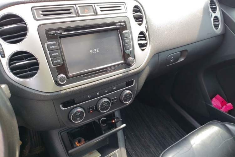 Used Volkswagen Tiguan 2014 1.8TSI Automatic 2WD 30th Anniversary Edition Audio And AC Panel