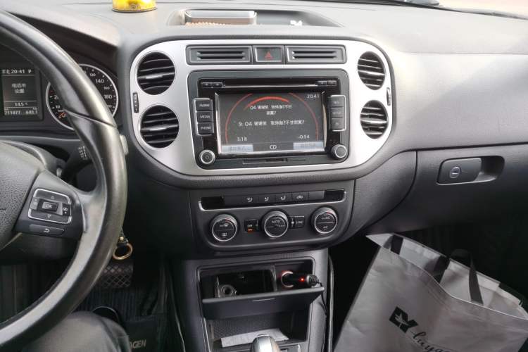 Used Volkswagen Tiguan 2014 1.8TSI Automatic 2WD 30th Anniversary Edition Audio And AC Panel