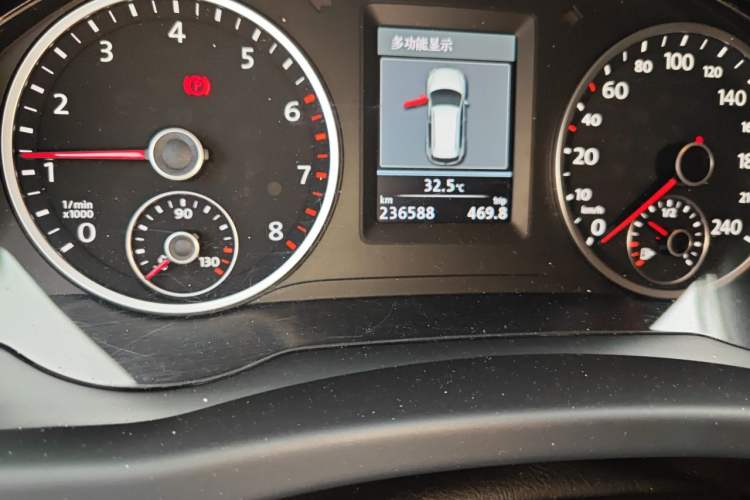 Used Volkswagen Tiguan 2014 2.0 TSI Exclusive Edition Odometer Close Up