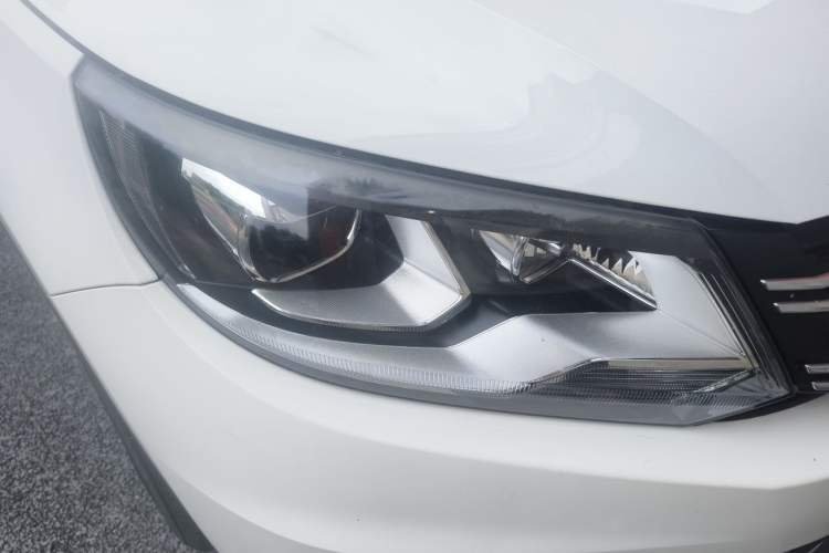 Used Volkswagen Tiguan 2014 1.8TSI Automatic 2WD 30th Anniversary Edition Right Front Headlight