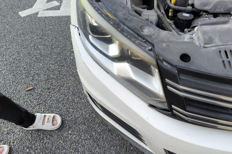 Used Volkswagen Tiguan 2014 1.8TSI Automatic 2WD 30th Anniversary Edition Right Front Headlight