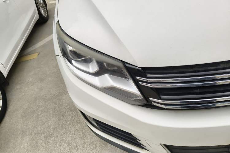 Used Volkswagen Tiguan 2014 1.8TSI Automatic 2WD 30th Anniversary Edition Right Front Headlight