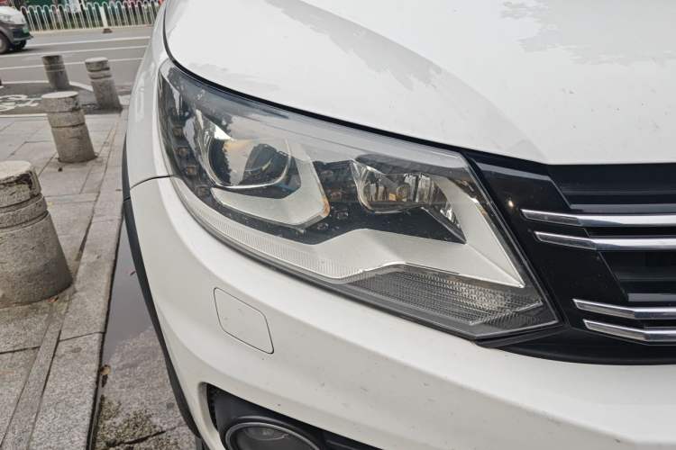 Used Volkswagen Tiguan 2014 2.0 TSI Exclusive Edition Right Front Headlight