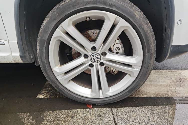 Used Volkswagen Tiguan 2014 2.0 TSI Exclusive Edition Right Front Wheel Hub