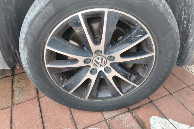 Used Volkswagen Tiguan 2014 1.8TSI Automatic 2WD 30th Anniversary Edition Right Front Wheel Hub
