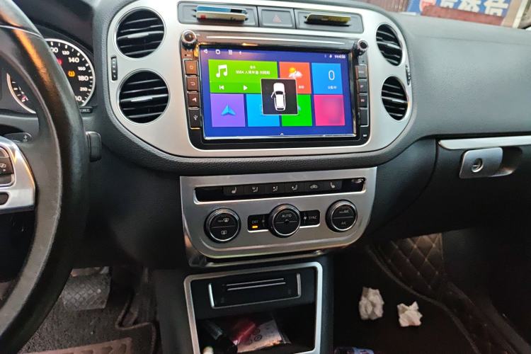 Used Volkswagen Tiguan 2015 1.8TSI Automatic Two-Wheel Drive Luxury Model Audio And AC Panel
