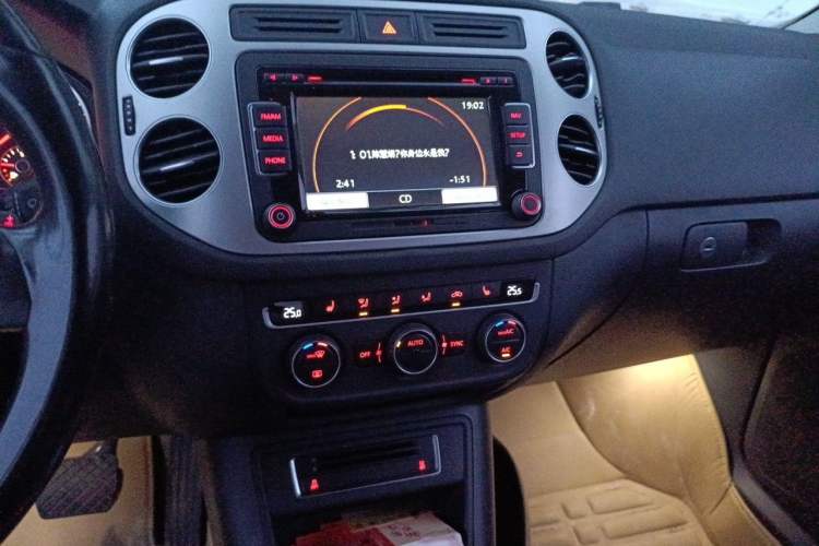 Used Volkswagen Tiguan 2015 1.8TSI Automatic Two-Wheel Drive Luxury Model Audio And AC Panel