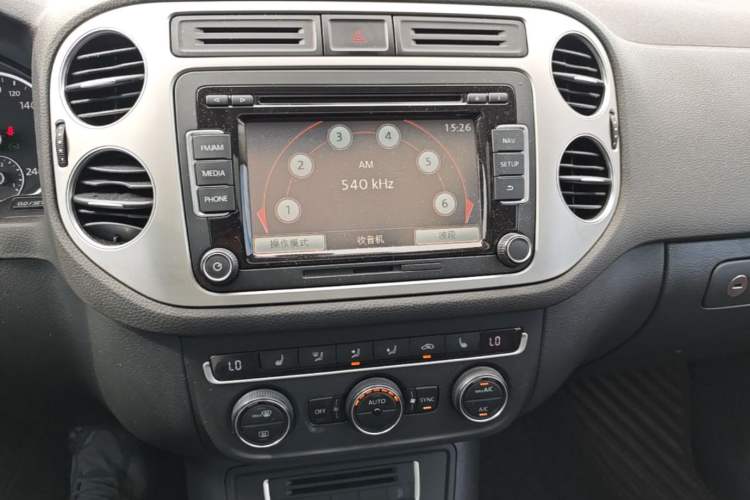Used Volkswagen Tiguan 2015 1.8TSI Automatic All-Wheel-Drive Luxury Model Audio And AC Panel
