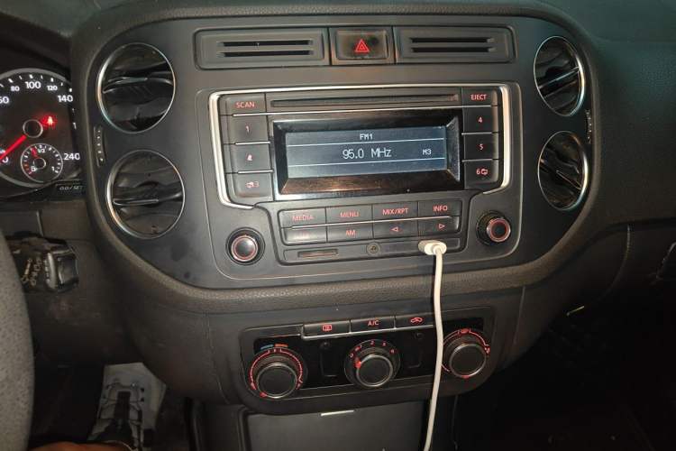 Used Volkswagen Tiguan 2015 1.8TSI Automatic Two-Wheel Drive Trend Edition Audio And AC Panel
