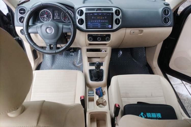 Used Volkswagen Tiguan 2015 1.8TSI Manual Two-Wheel Drive Fashion Edition Audio And AC Panel