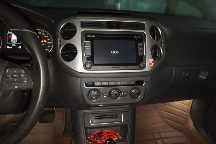 Used Volkswagen Tiguan 2015 1.8TSI Automatic Two-Wheel Drive Luxury Model Audio And AC Panel