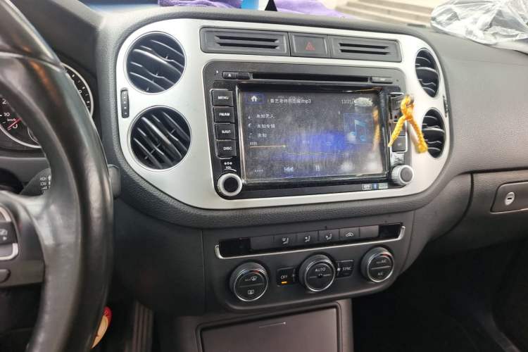 Used Volkswagen Tiguan 2015 1.8TSI Automatic Two-Wheel Drive Comfort Edition Audio And AC Panel