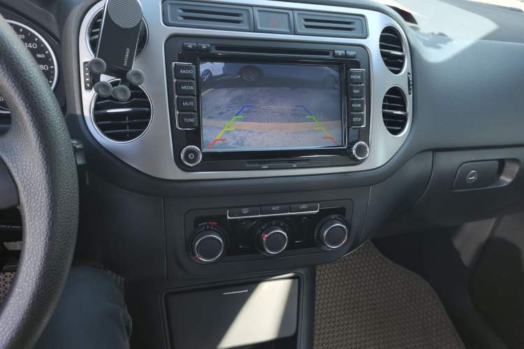 Used Volkswagen Tiguan 2015 1.8TSI Automatic Two-Wheel Drive Trend Edition Audio And AC Panel