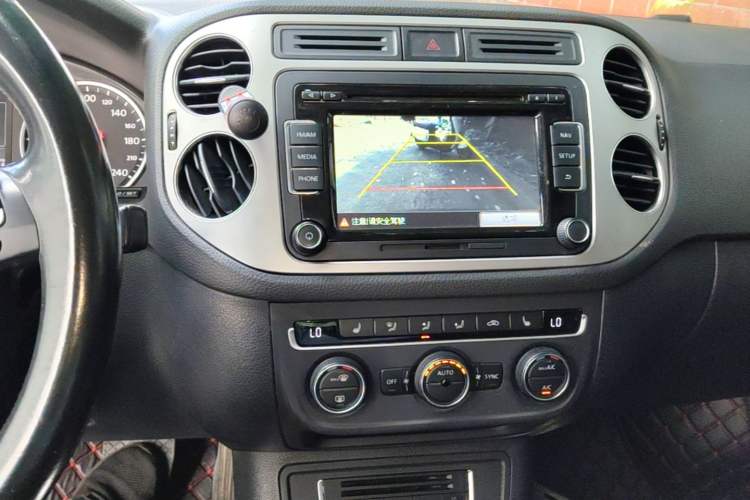 Used Volkswagen Tiguan 2015 1.8TSI Automatic Two-Wheel Drive Luxury Model Audio And AC Panel