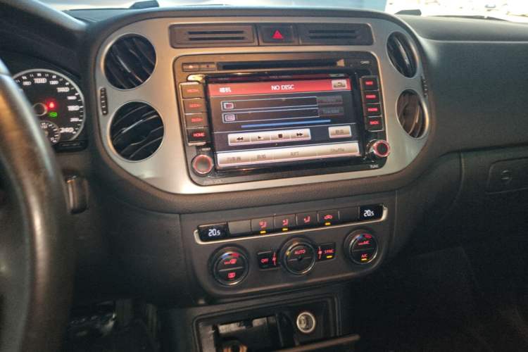 Used Volkswagen Tiguan 2015 1.8TSI Automatic Two-Wheel Drive Comfort Edition Audio And AC Panel