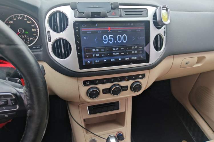 Used Volkswagen Tiguan 2015 1.8TSI Automatic Two-Wheel Drive Luxury Model Audio And AC Panel