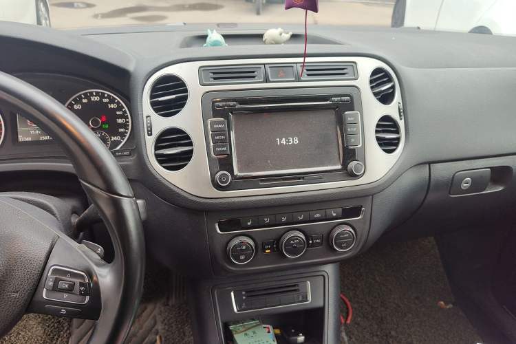 Used Volkswagen Tiguan 2015 1.8TSI Automatic Two-Wheel Drive Luxury Model Audio And AC Panel