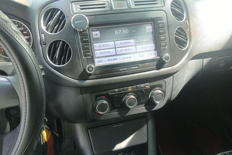 Used Volkswagen Tiguan 2015 1.8TSI Automatic Two-Wheel Drive Trend Edition Audio And AC Panel