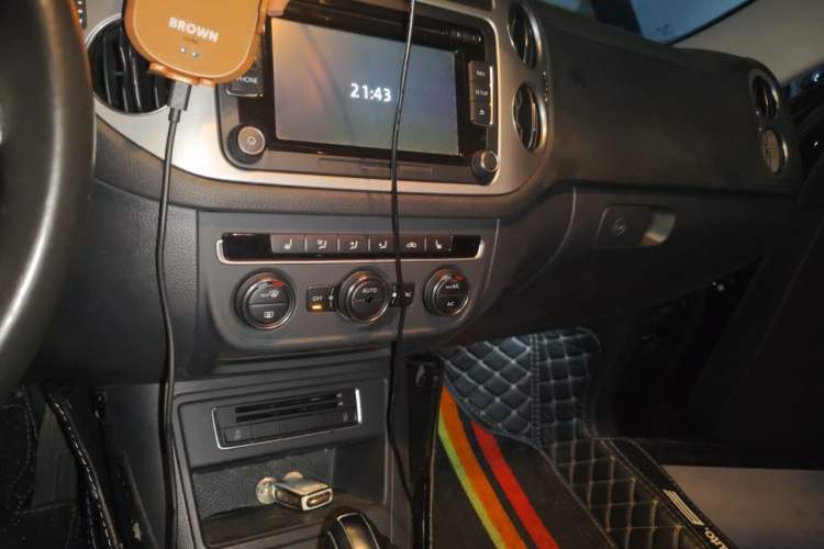 Used Volkswagen Tiguan 2015 1.8TSI Automatic Two-Wheel Drive Luxury Model Audio And AC Panel
