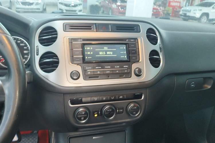 Used Volkswagen Tiguan 2015 1.8TSI Automatic Two-Wheel Drive Comfort Edition Audio And AC Panel