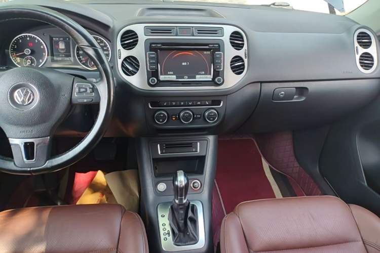 Used Volkswagen Tiguan 2015 1.8TSI Automatic Two-Wheel Drive Luxury Model Audio And AC Panel