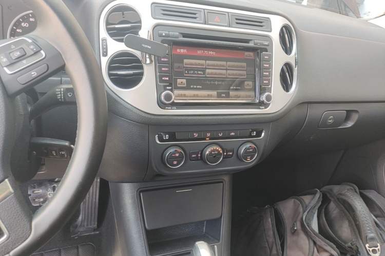 Used Volkswagen Tiguan 2015 1.8TSI Automatic Two-Wheel Drive Comfort Edition Audio And AC Panel