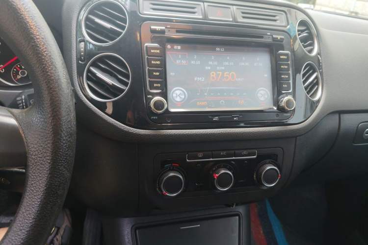 Used Volkswagen Tiguan 2015 1.8TSI Automatic Two-Wheel Drive Trend Edition Audio And AC Panel